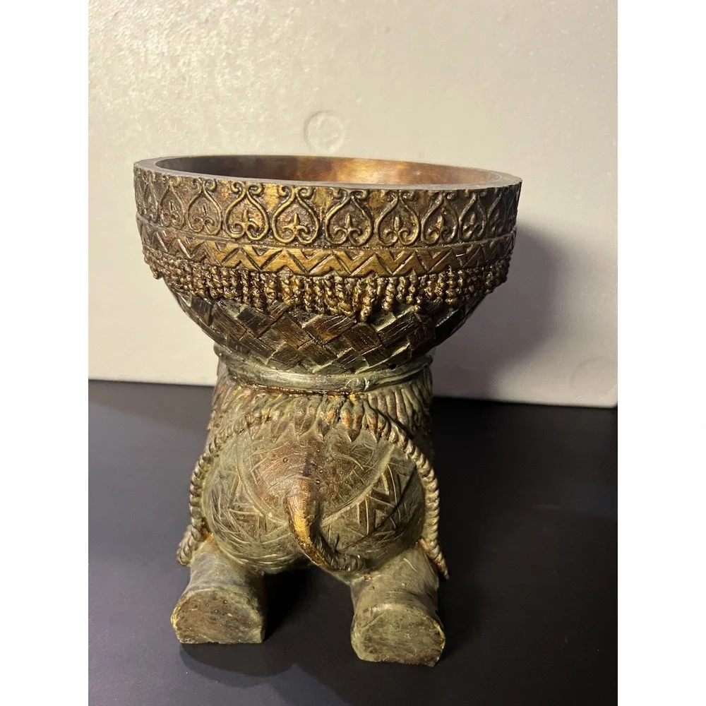 Kneeling Elephant Pot, Trinket, Catchall‎ Holder (1726)
